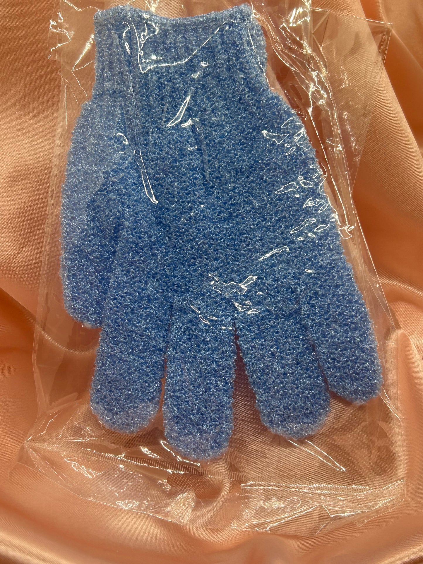 Exfoliating gloves