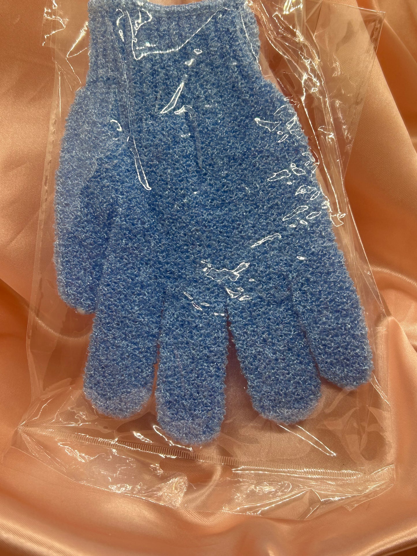 Exfoliating gloves