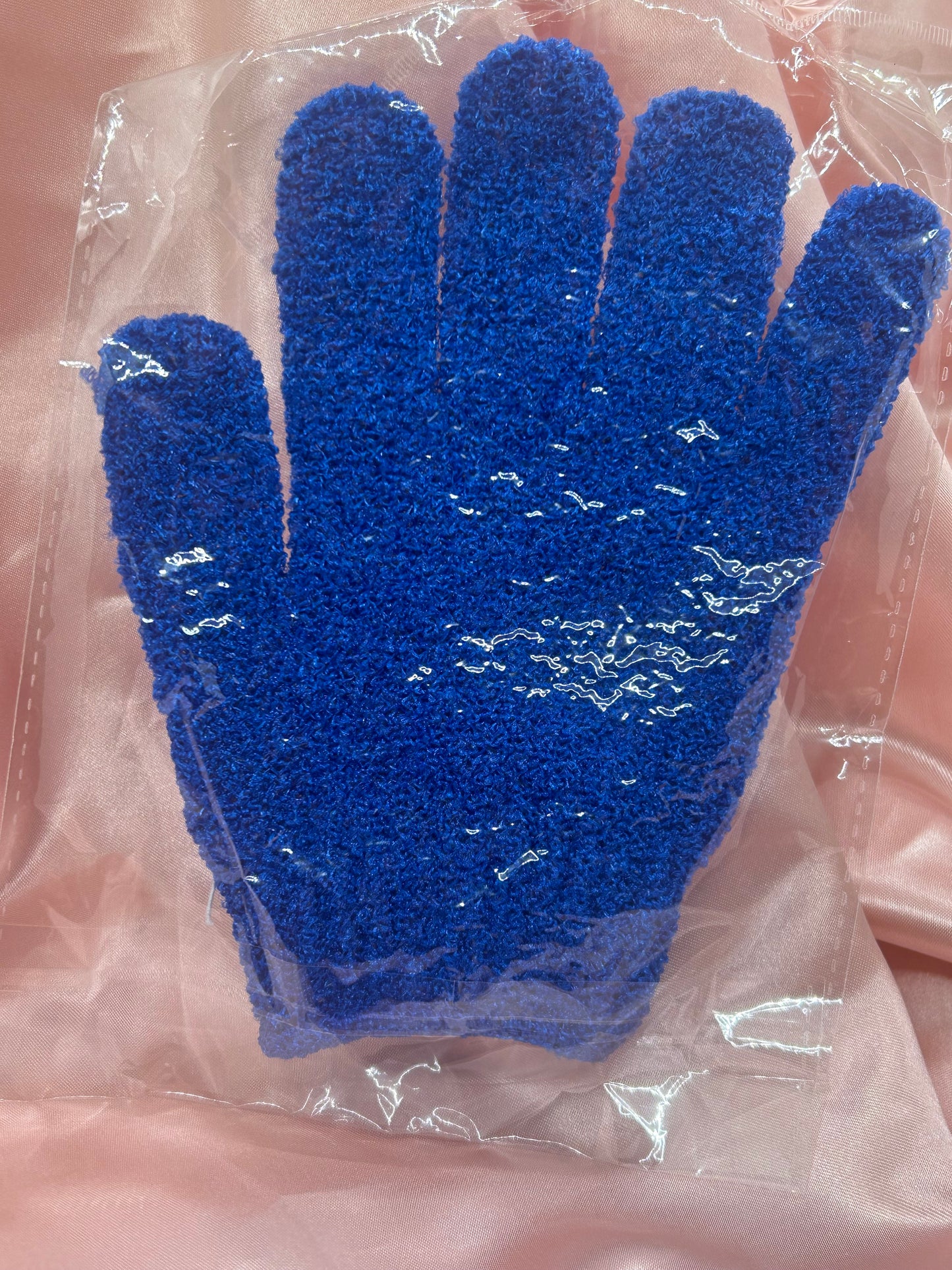 Exfoliating gloves