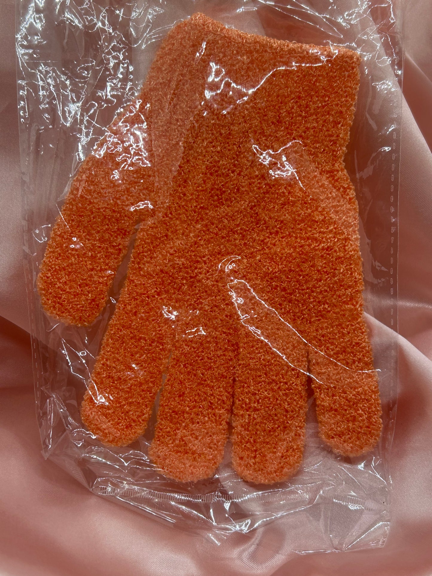 Exfoliating gloves