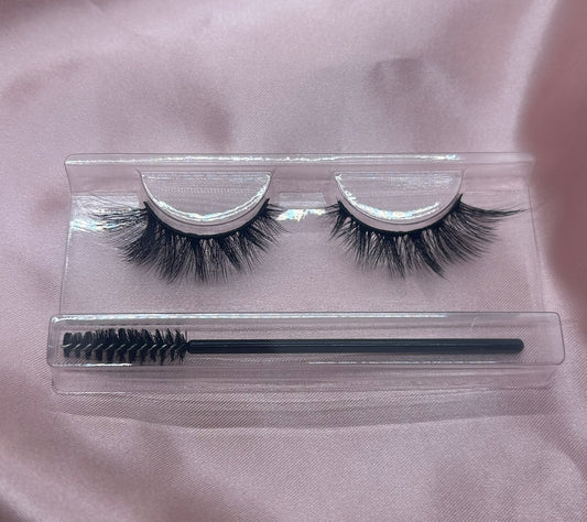 “Hey Luv” lashes